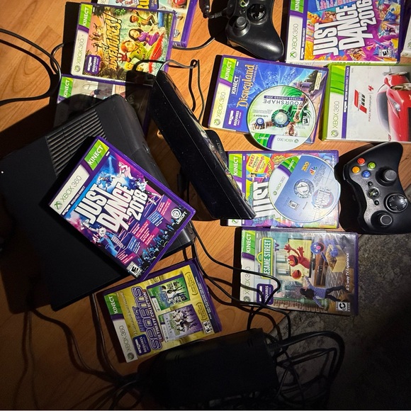 Xbox 360 250GB Kinect in the original box - Picture 6 of 14